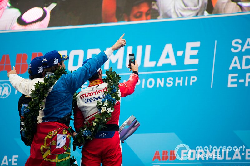 Jérôme d'Ambrosio, Mahindra Racing takes a selfie with Antonio Felix da Costa, BMW I Andretti Motorsports, Jean-Eric Vergne, DS TECHEETAH on the podium