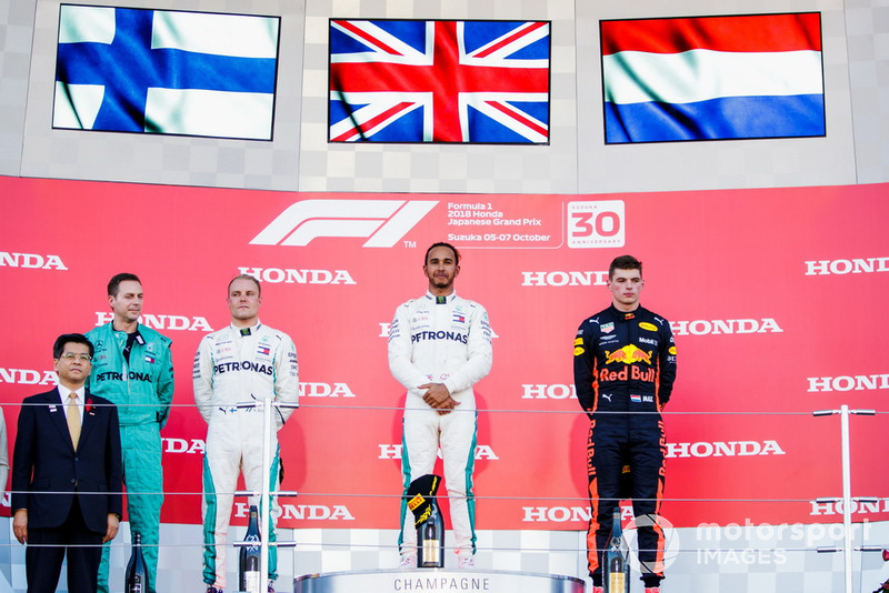 Valtteri Bottas, Mercedes AMG F1, Lewis Hamilton, Mercedes AMG F1, Max Verstappen, Red Bull Racing