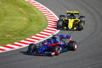 Brendon Hartley, Toro Rosso STR13, voor Carlos Sainz Jr., Renault Sport F1 Team R.S. 18