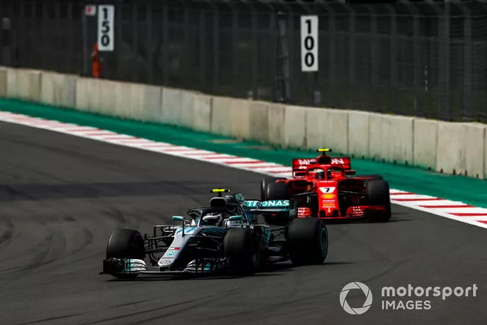 Valtteri Bottas, Mercedes AMG F1 W09 EQ Power+, Kimi Raikkonen, Ferrari SF71H
