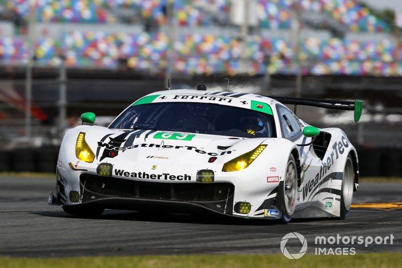 #63 Scuderia Corsa Ferrari 488 GT3, GTD: Cooper MacNeil, Toni Vilander, Jeff Westphal, Dominik Farnbacher