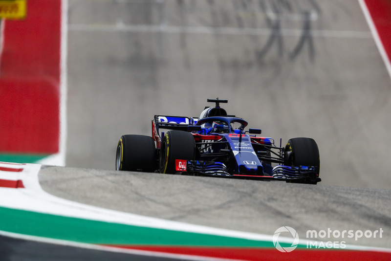Hartley wordt geraakt door een onderdeel van zijn halo in VT3