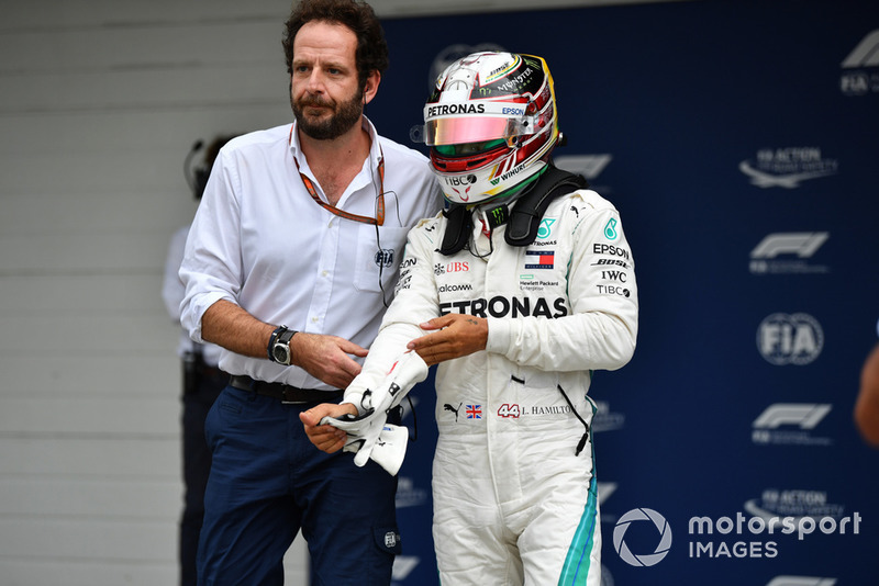 Pole sitter Lewis Hamilton, Mercedes AMG F1 nel parco chiuso