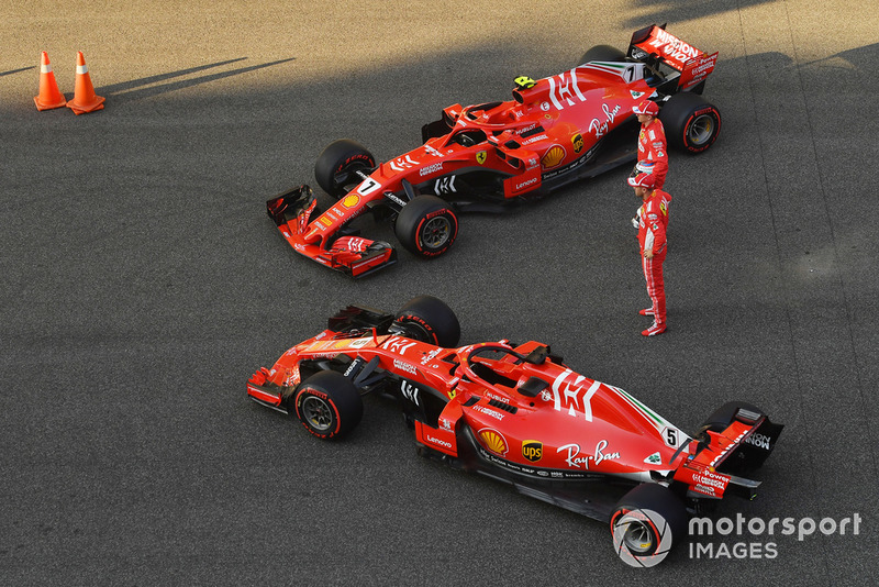 Kimi Raikkonen, Ferrari y Sebastian Vettel, Ferrari con el Ferrari SF71H en la foto de equipo de Ferrari