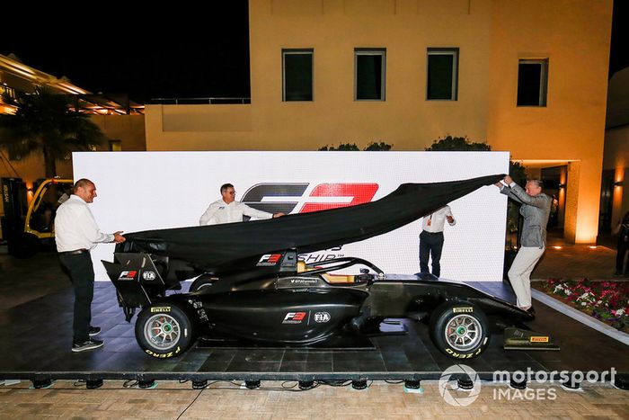 El nuevo FIA F3 2019 es anunciado por Bruno Michel, Didier Perrin, Charlie Whiting y Sean Bratches en el paddock de F1