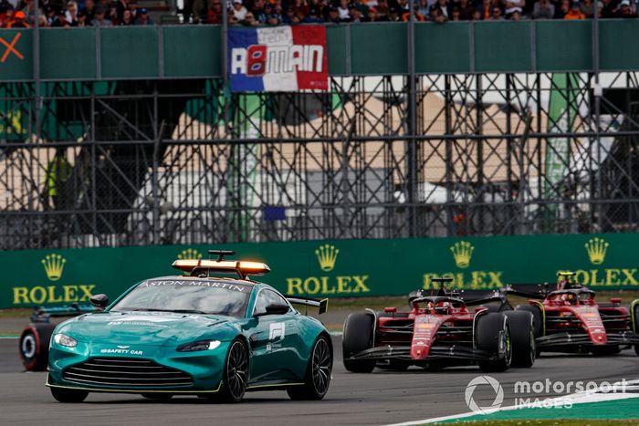 El coche de seguridad Charles Leclerc, Ferrari F1-75, Carlos Sainz, Ferrari F1-75