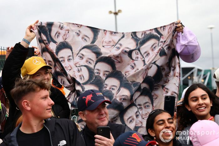 Fans de George Russell, Mercedes-AMG