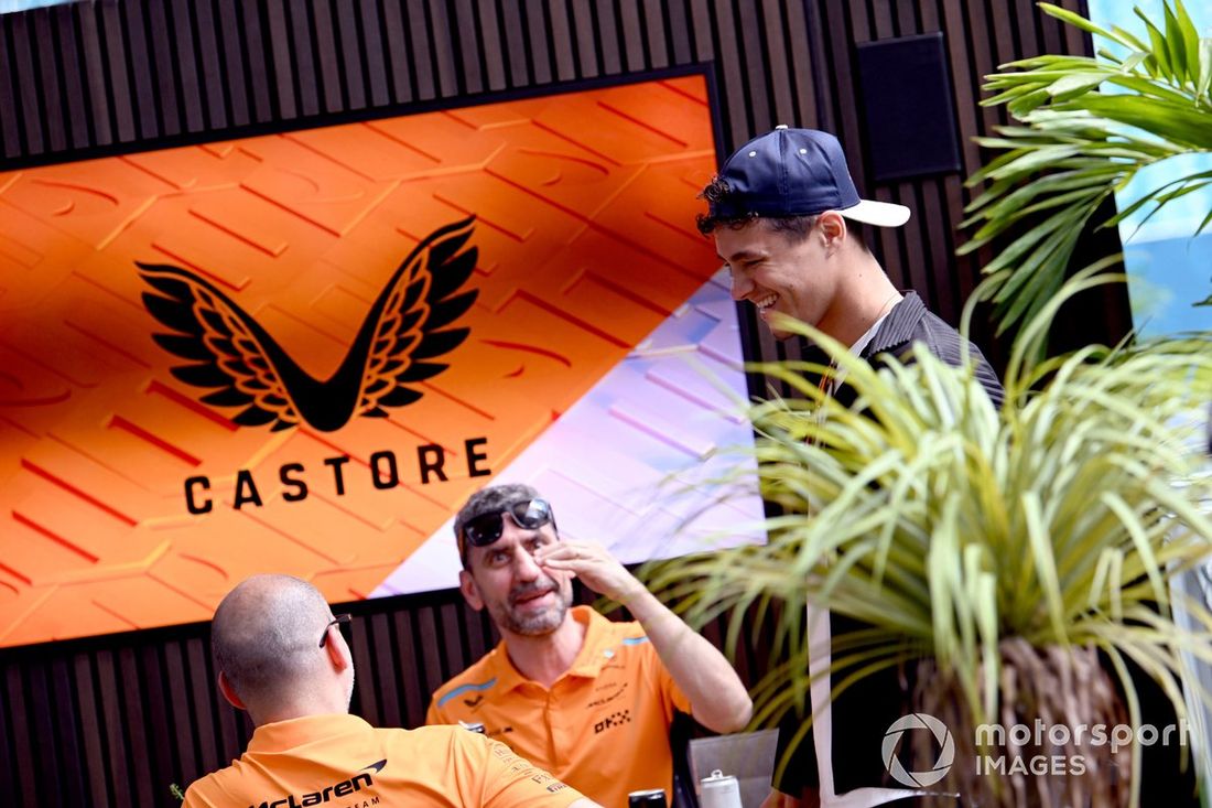 Lando Norris, Equipo McLaren F1, Andrea Stella, Director del Equipo, Equipo McLaren F1 