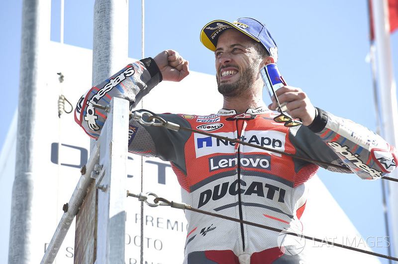 Подиум: победитель Андреа Довициозо, Ducati Team