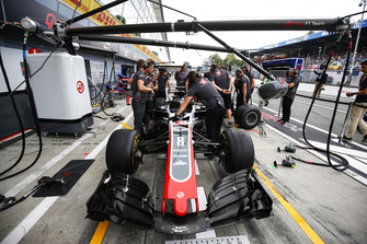 Entraînement d'arrêt au stand pour Romain Grosjean, Haas F1 Team VF-18
