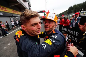 Max Verstappen, Red Bull Racing, viert de derde plaats in parc ferme
