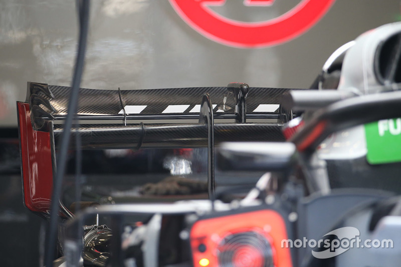 Haas F1 Team VF-18 achtervleugel