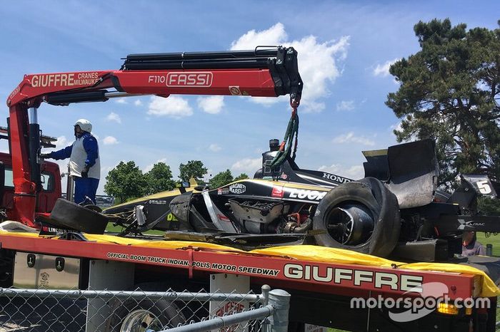 Coche de James Hinchcliffe, Arrow Schmidt Peterson Motorsports Honda, después del choque