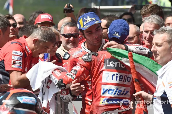 El ganador, Danilo Petrucci, Ducati Team, y Andrea Dovizioso, Ducati Team