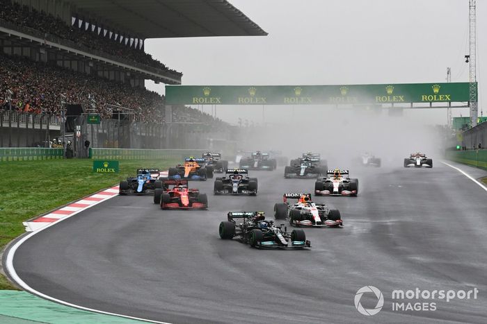 Arrancada Valtteri Bottas, Mercedes W12, Max Verstappen, Red Bull Racing RB16B, Charles Leclerc, Ferrari SF21, Fernando Alonso, Alpine A521, Pierre Gasly, AlphaTauri AT02