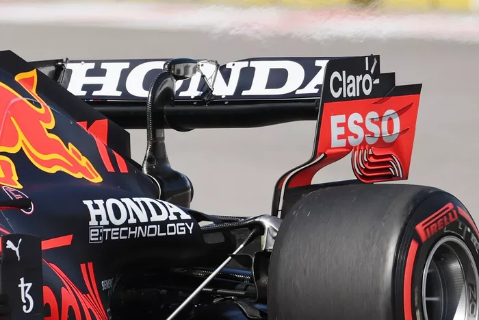 Detalle del alerón trasero del Red Bull Racing RB16B