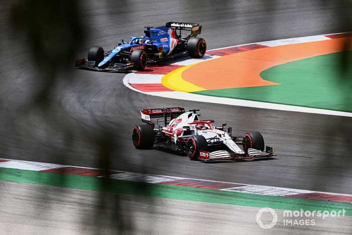 Kimi Raikkonen, Alfa Romeo Racing C41, Fernando Alonso, Alpine A521