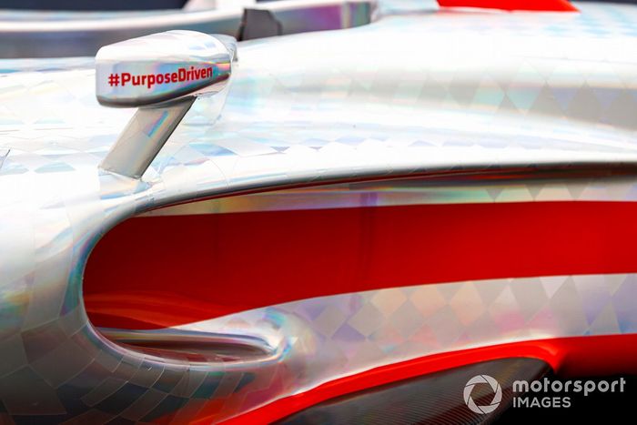 Detalle del la zona del espejo del coche de Fórmula 1 2022  