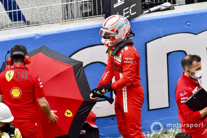 Charles Leclerc, Ferrari, en la parrilla
