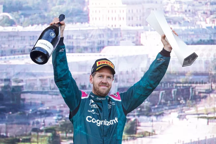 Podio: segundo lugar Sebastian Vettel, Aston Martin