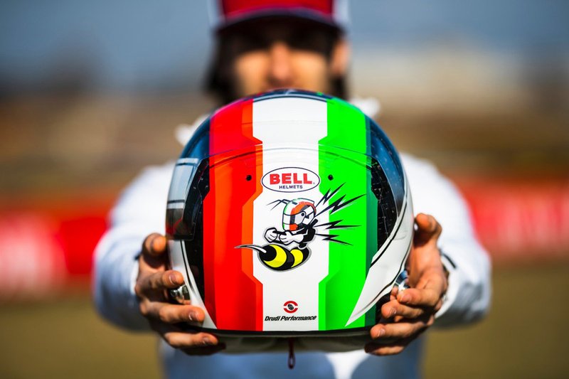 Шлем пилота Alfa Romeo Racing Антонио Джовинацци