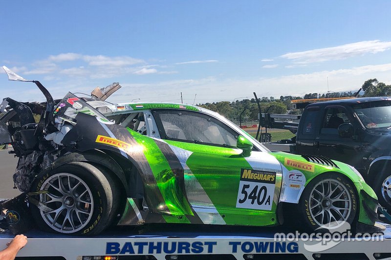 Останки автомобиля Porsche 911 GT3-R (№540) команды Black Swan Racing (Тим Паппас, Йерун Блекемолен, Марк Либ) после аварии
