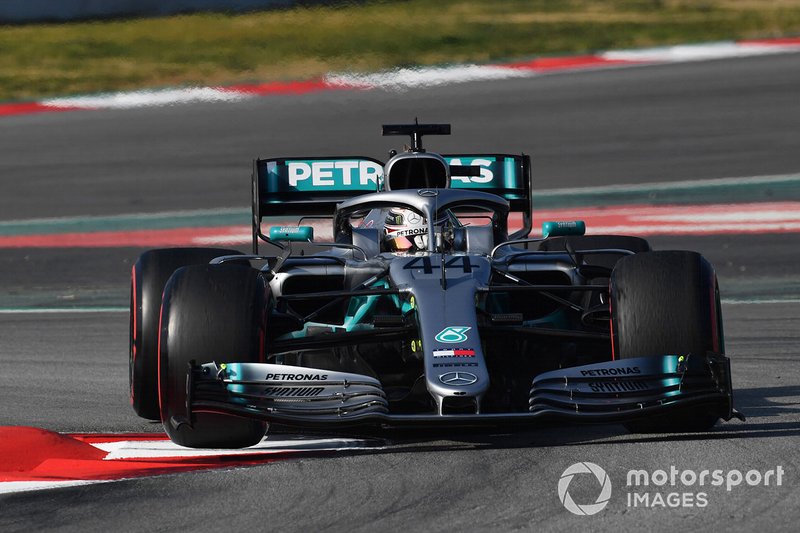 Lewis Hamilton, Mercedes-AMG F1 W10 lifts a front wheel