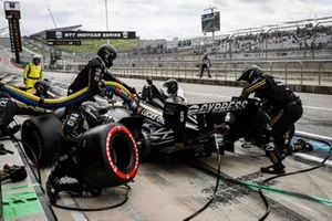 James Hinchcliffe, Arrow Schmidt Peterson Motorsports Honda, pit stop