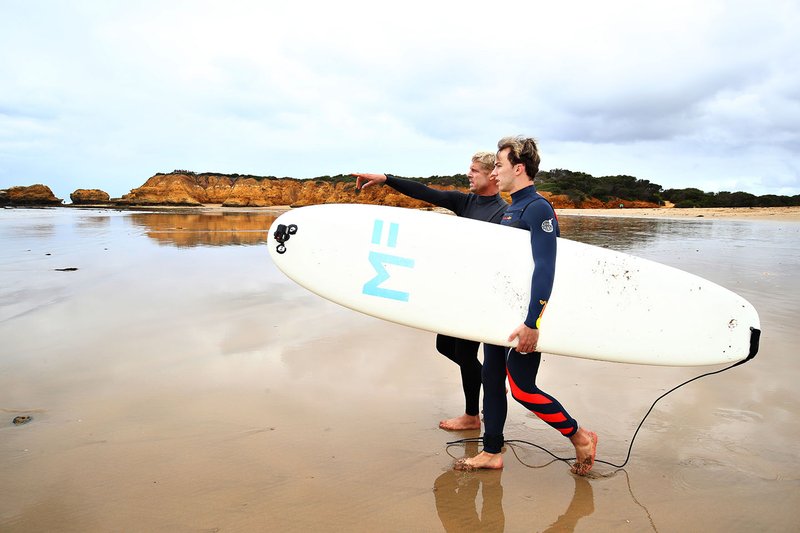 Pierre Gasly, Red Bull Racing goes surfing with surf legend Mick Fanning