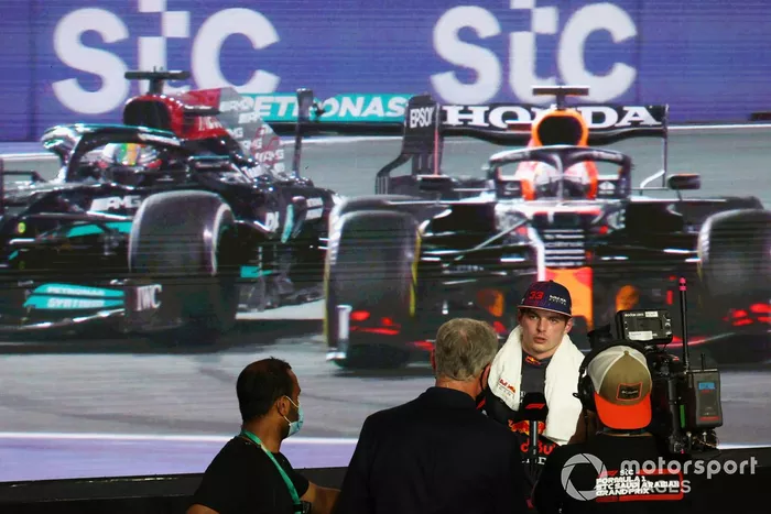 Max Verstappen, Red Bull Racing, 2ª posición, es entrevistado por David Coulthard, presentador de televisión