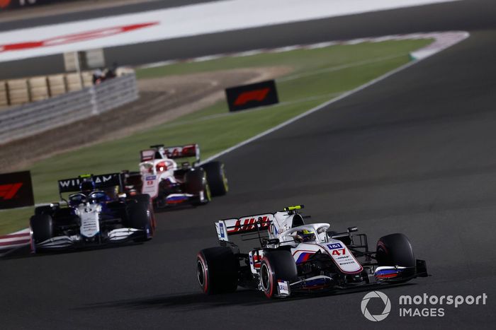 Mick Schumacher, Haas VF-21, Nicholas Latifi, Williams FW43B, y Nikita Mazepin, Haas VF-21