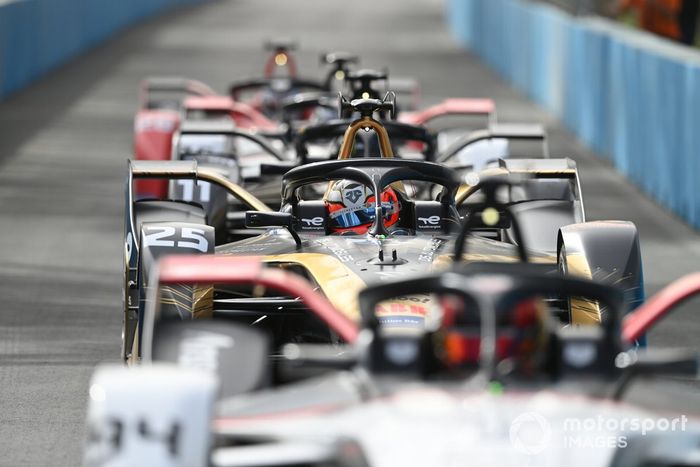 Jean-Eric Vergne, DS Techeetah, DS E-Tense FE21, Lucas di Grassi, Venturi Racing, Silver Arrow 02, in the queue to leave the pits