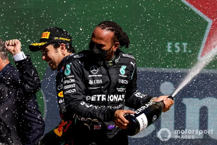 Podio: segundo lugar Lewis Hamilton, Mercedes