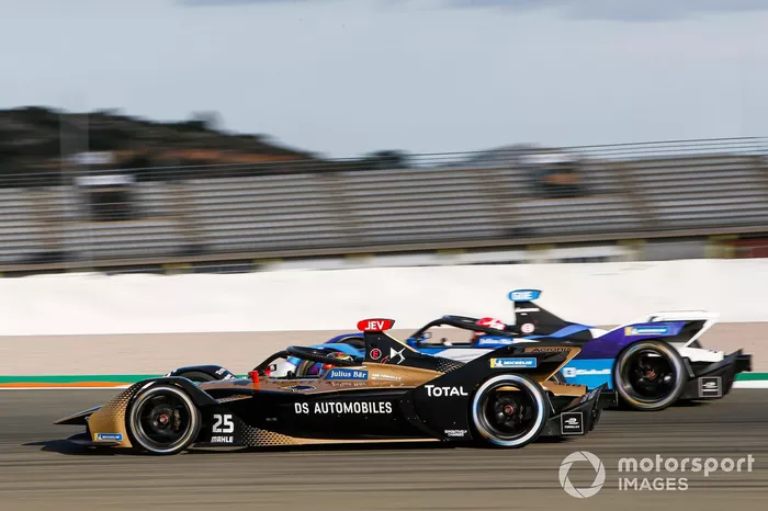 Jean-Eric Vergne, DS Techeetah, DS E-Tense FE20 overtakes Maximilian Gunther, BMW I Andretti Motorsports, BMW iFE.21
