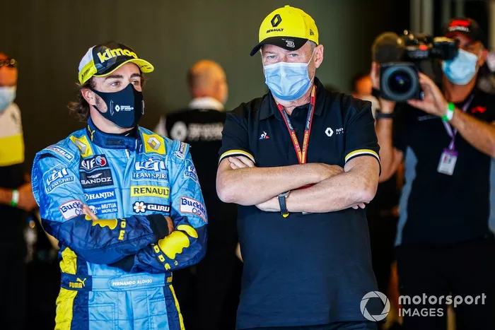 Fernando Alonso pilota el Renault R25 con el que ganó el mundial de F1 en 2005