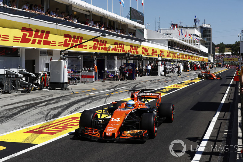 Fernando Alonso, McLaren MCL32, Stoffel Vandoorne, McLaren MCL32