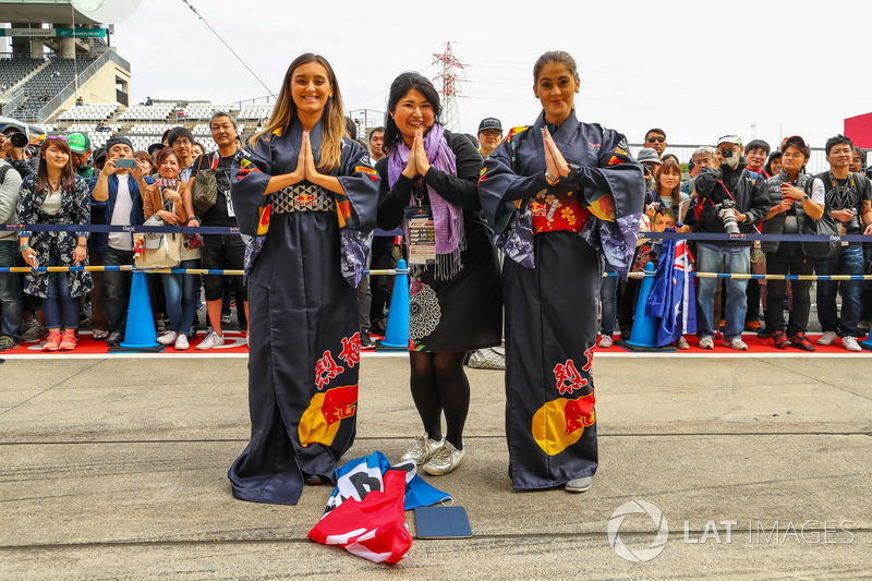 Уболівальниці Макса Ферстаппена, Red Bull Racing