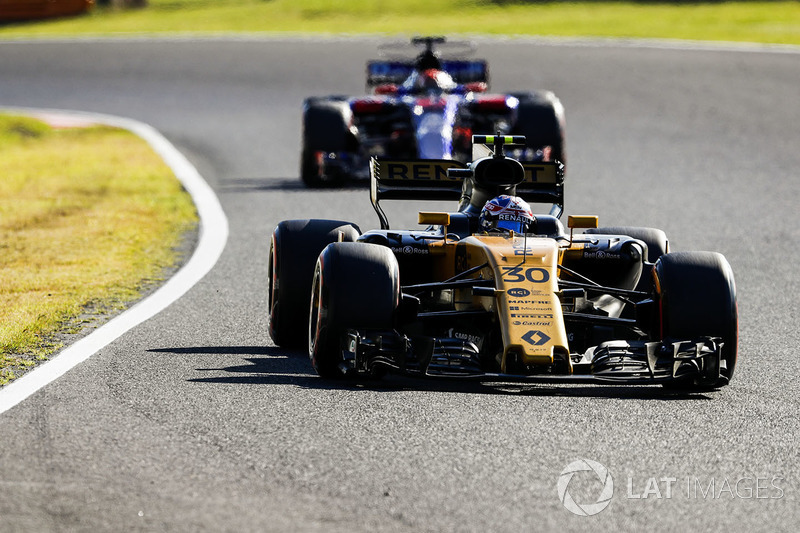 Jolyon Palmer, Renault Sport F1 Team RS17, Pierre Gasly, Scuderia Toro Rosso STR12