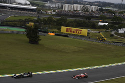 Sergio Perez, Sahara Force India F1 VJM09, Kimi Raikkonen, Ferrari SF16-H