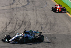 Lewis Hamilton, Mercedes AMG F1 W08, y Sebastian Vettel, Ferrari SF70H