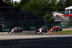 Естебан Окон, Серхіо Перес, Sahara Force India VJM10, Себастьян Феттель, Ferrari SF70H battle