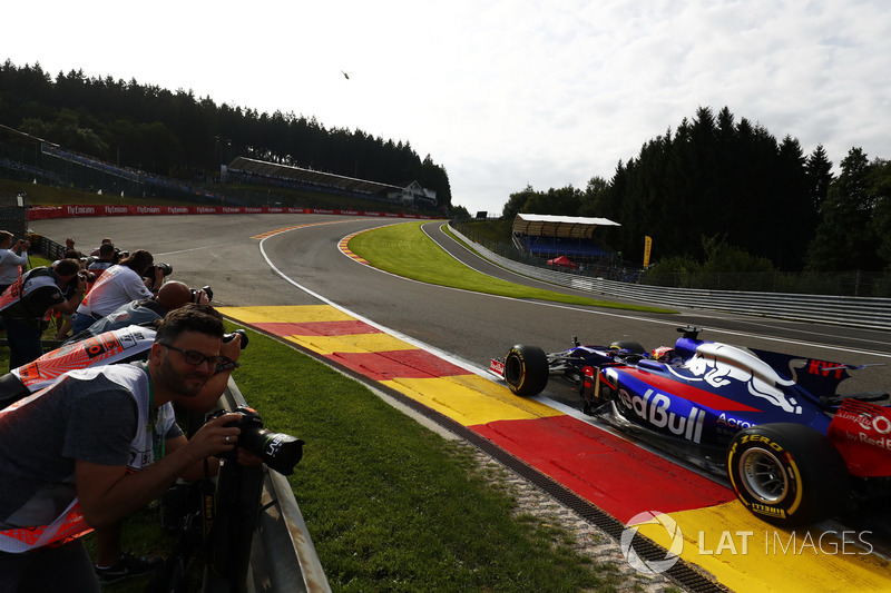 Daniil Kvyat, Scuderia Toro Rosso STR12, is photographed at Eau Rouge