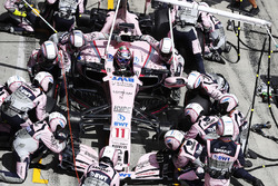 Temporada 2017 F1-austrian-gp-2017-sergio-perez-sahara-force-india-f1-vjm10-pit-stop-action