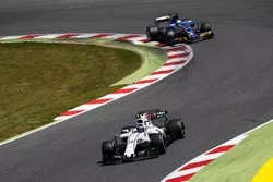 Lance Stroll, Williams FW40; Marcus Ericsson, Sauber C36