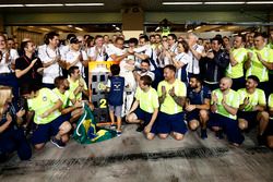 El equipo da un adiós encariñado a Felipe Massa, Williams, después de su última carrera para el equi