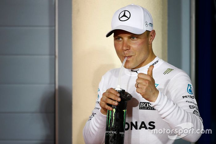 Ganador de la pole Valtteri Bottas, Mercedes AMG