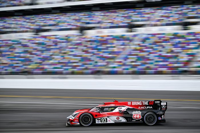 #93 Acura Meyer Shank Racing w/Curb Agajanian Acura ARX-06: Renger van der Zande, Nick Yelloly, Alex Palou, Kaku Ohta