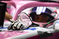 Sergio Pérez, Force India VJM11 guantes Alpinestars