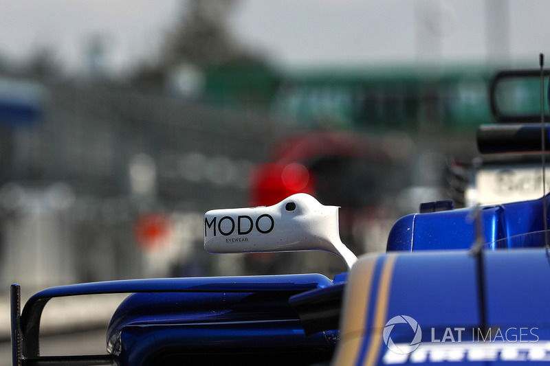 Sauber C36, dettaglio dello specchietto