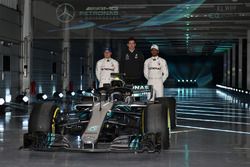 Valtteri Bottas, Mercedes AMG F1, Lewis Hamilton, Mercedes AMG F1, Toto Wolff, Mercedes AMG F1